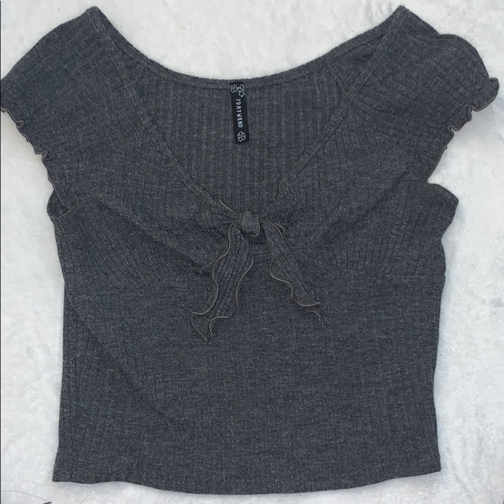 Grey top with tie in the middle!